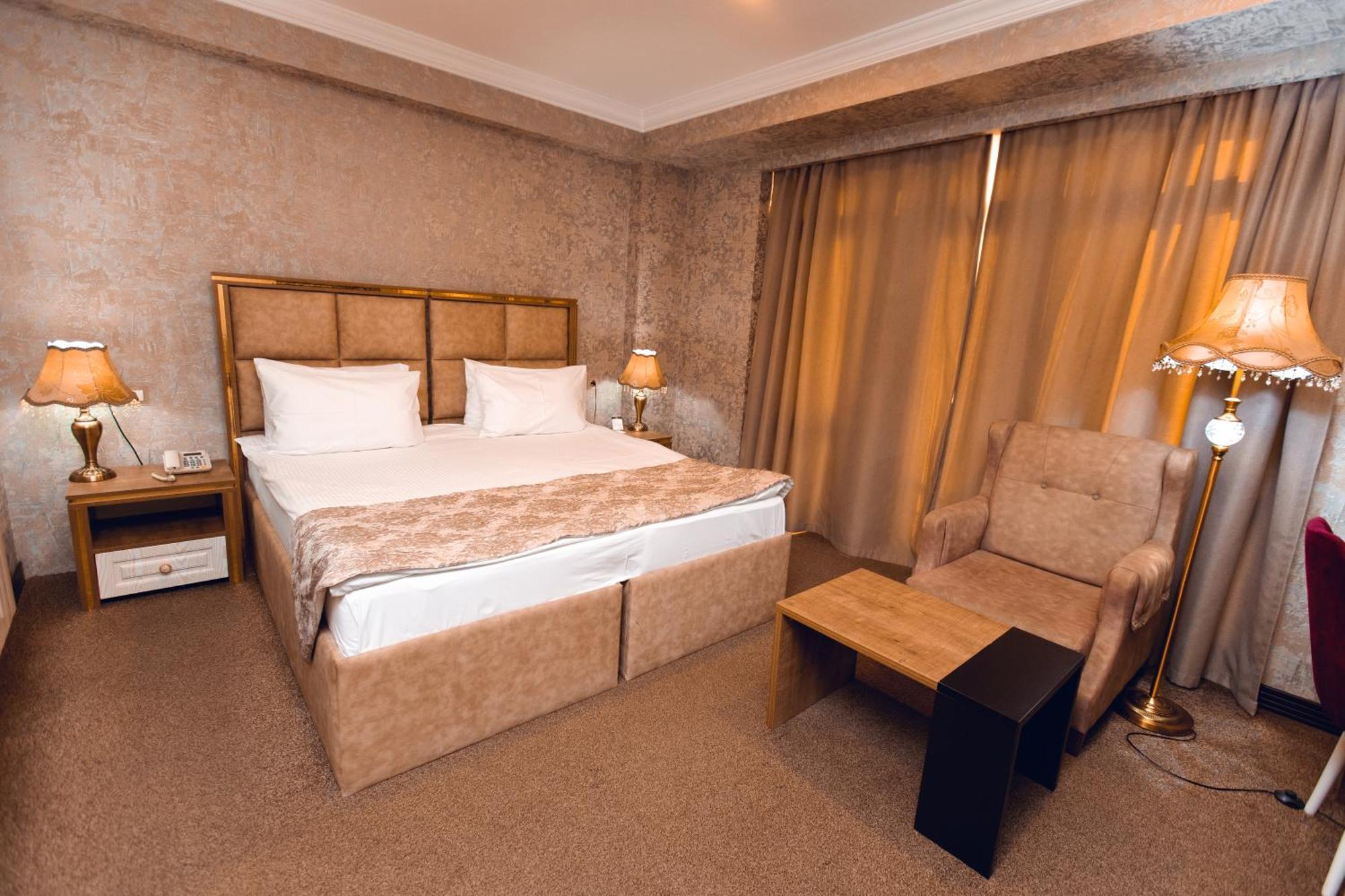 Baku Hotel กันจา ภายนอก รูปภาพ
