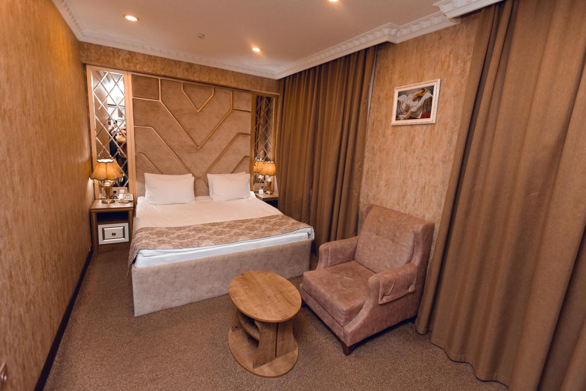 Baku Hotel กันจา ภายนอก รูปภาพ