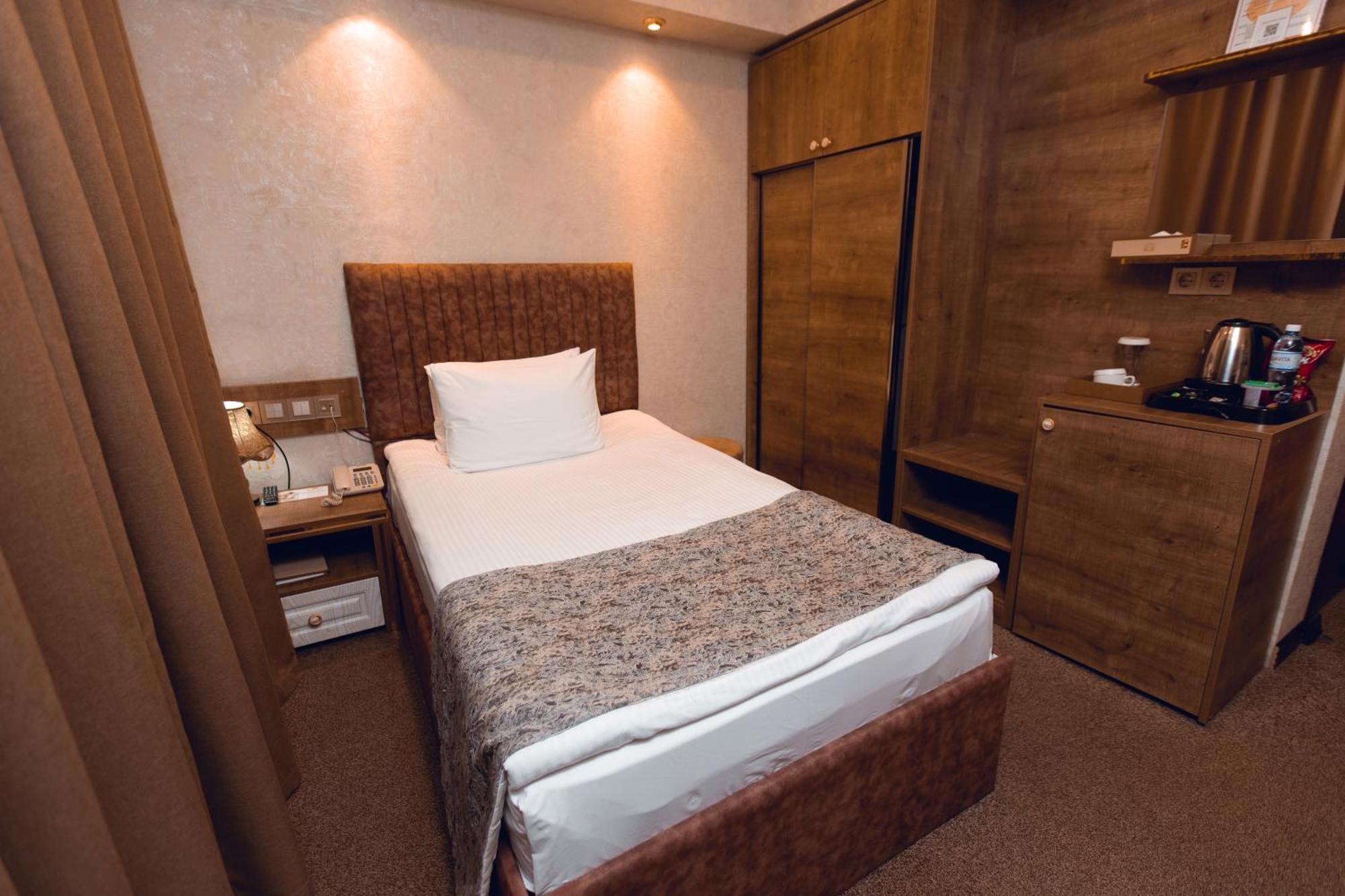 Baku Hotel กันจา ภายนอก รูปภาพ